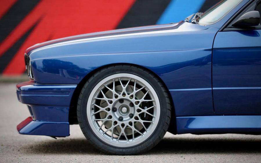 Детали экстерьера BMW M3 Coupe (E30) 1988 года  (фото 32 из 118)